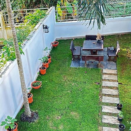 Auriflex House Bed and Breakfast Krabi town Exteriör bild