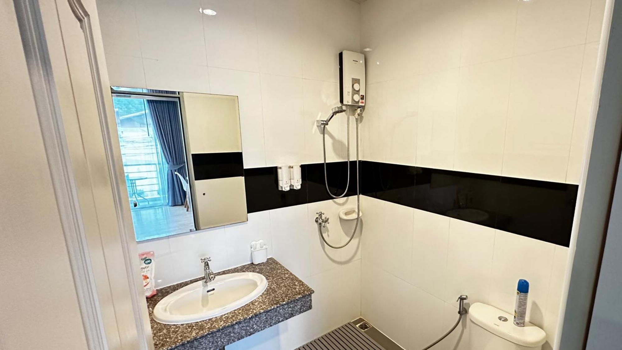 Auriflex House Bed and Breakfast Krabi town Exteriör bild