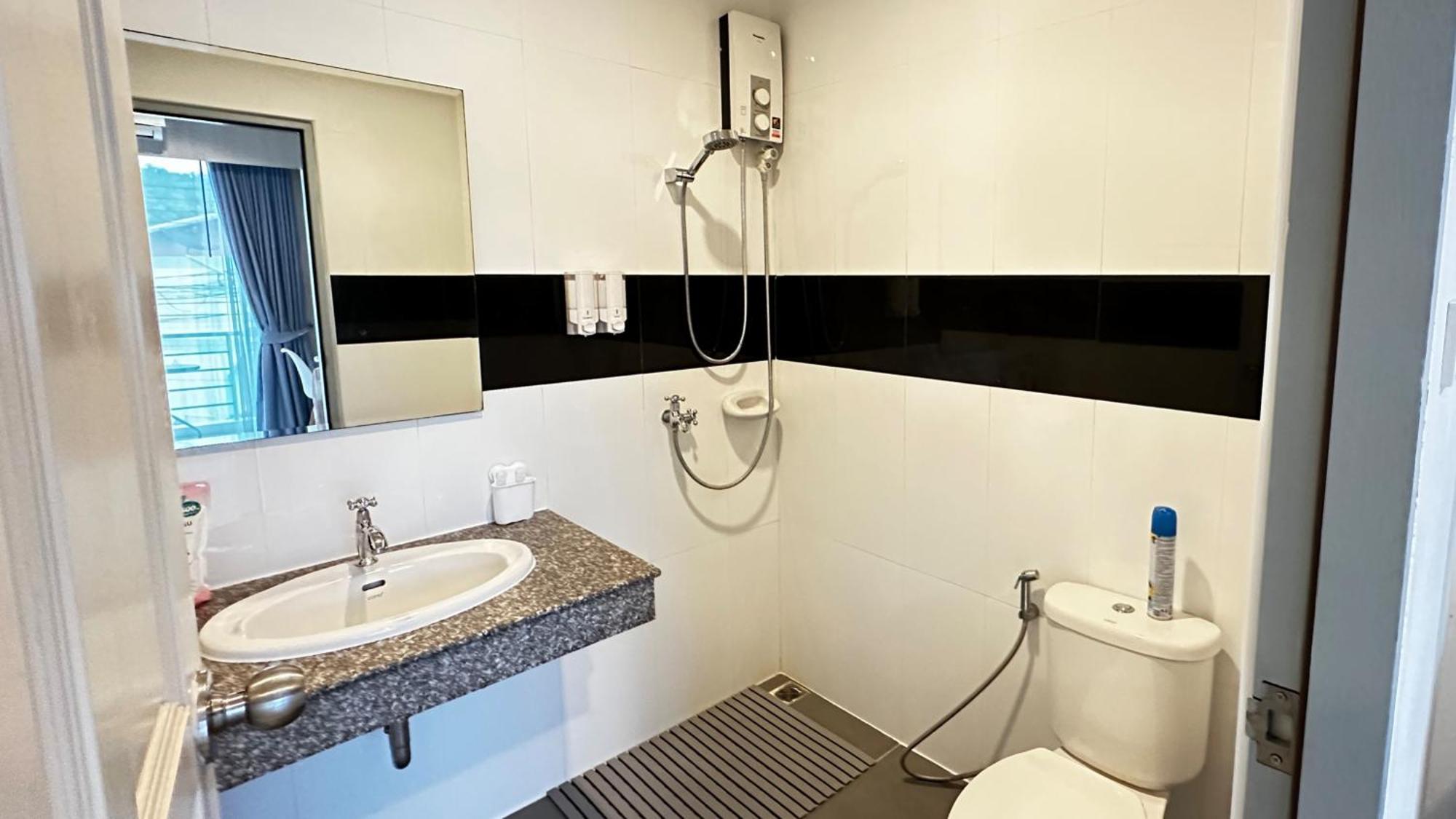 Auriflex House Bed and Breakfast Krabi town Exteriör bild